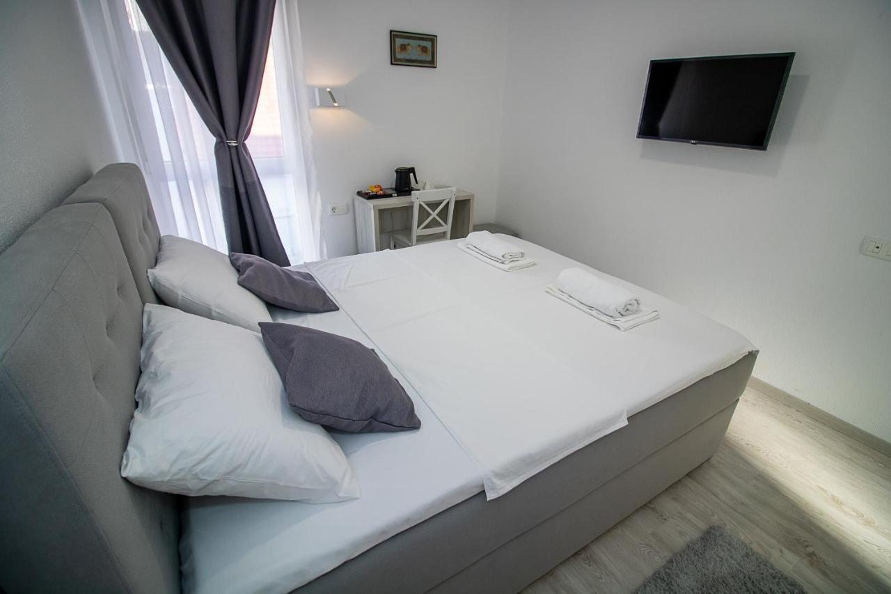 מוסטר Villa Sonata מראה חיצוני תמונה